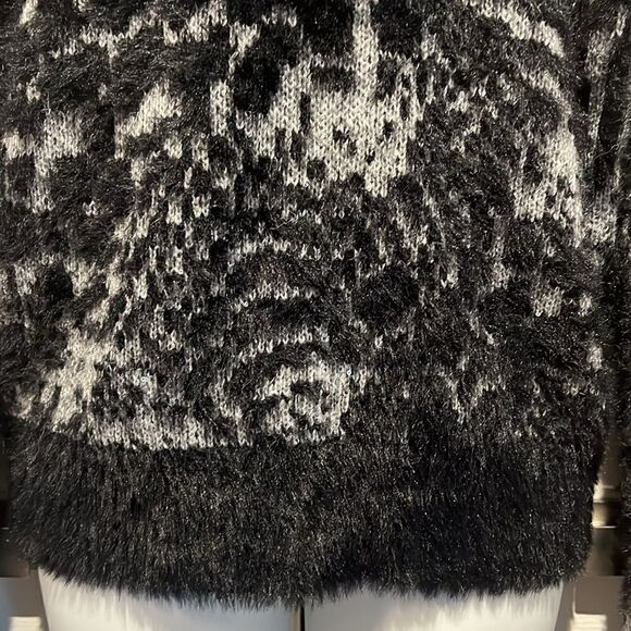 7 For All Mankind Black/Grey Jacquard Knit V-Neck Sweater Size XS - Picture 3 of 12